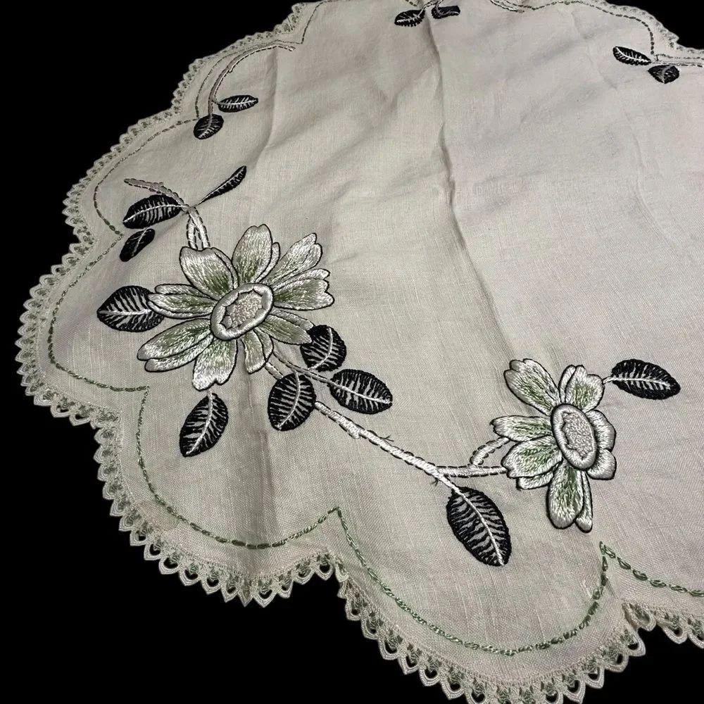 Vintage 50s/60s Round Creamy white Linen tablecloth with green floral embroidery